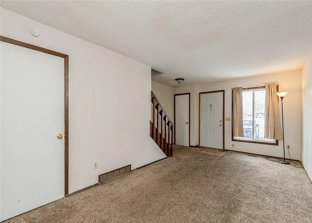 2 bedrooms 1307 E 17th St